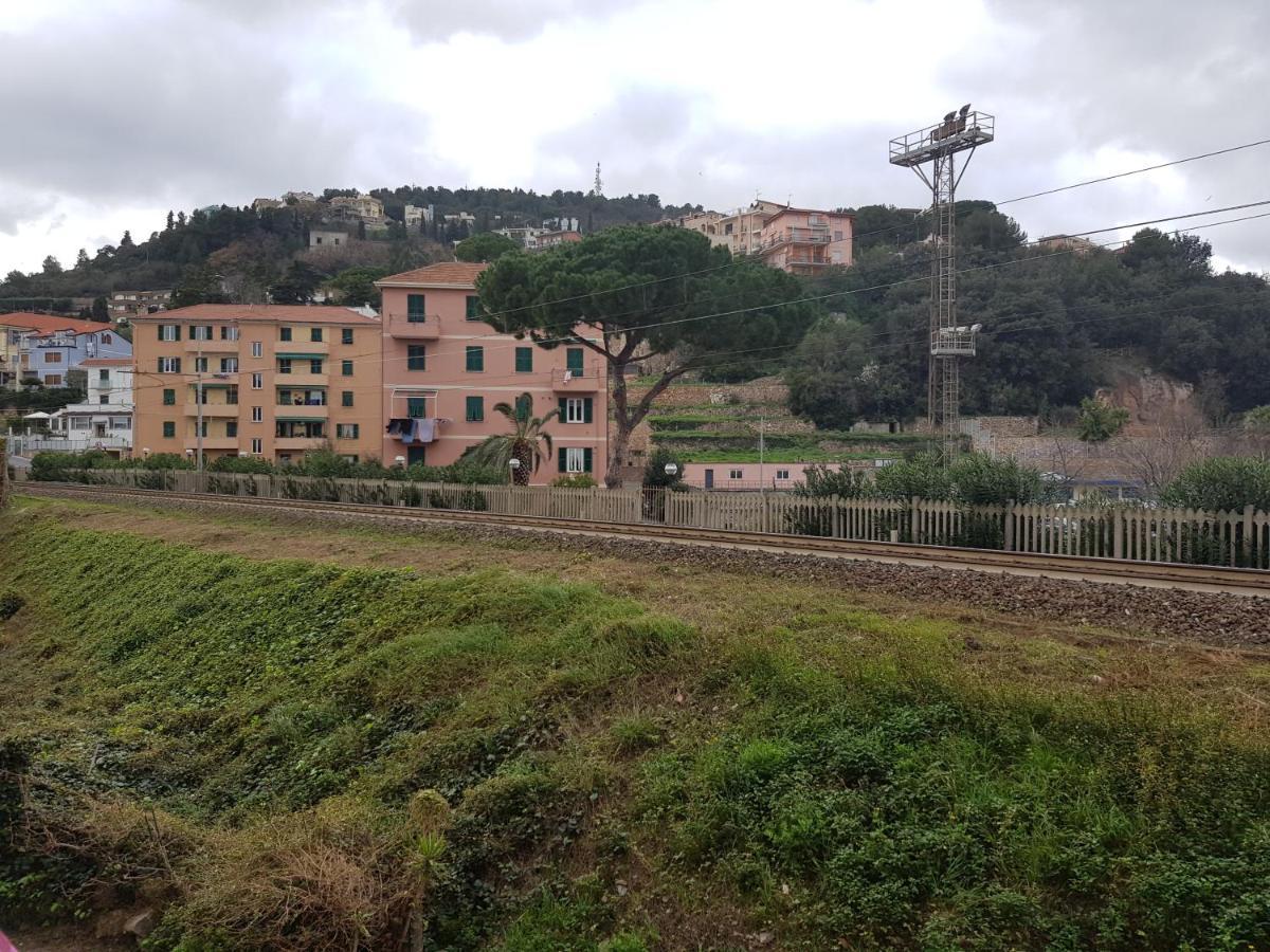 Holiday In Pietra Ligure Eksteriør bilde